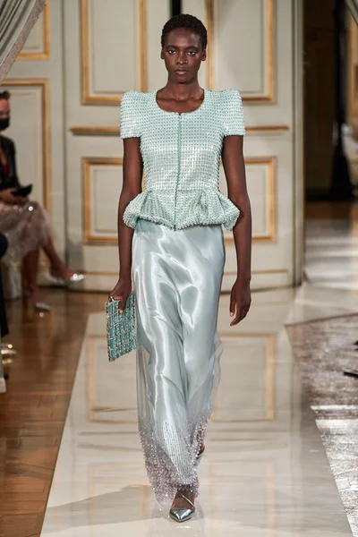 Look 64